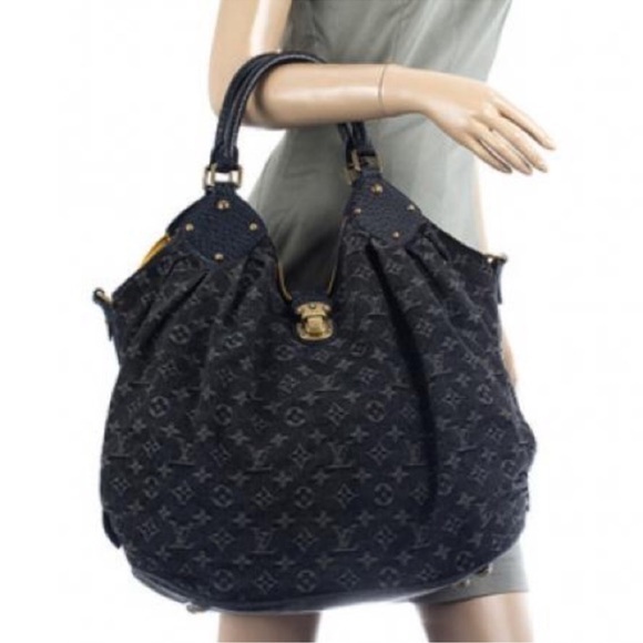 AUTHENTIC DENIM BAG LOUIS VUITTON X-LARGE
HOBO MAHINA - Picture 1 of 15